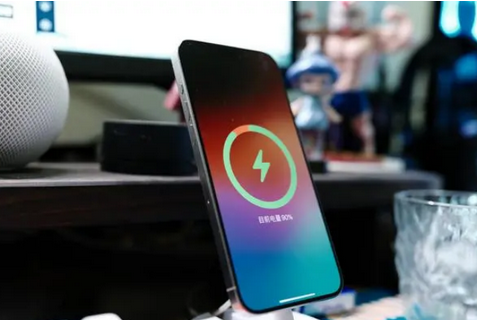 沂水苹果15换屏服务分享用什么充电器给iPhone15充电更好 
